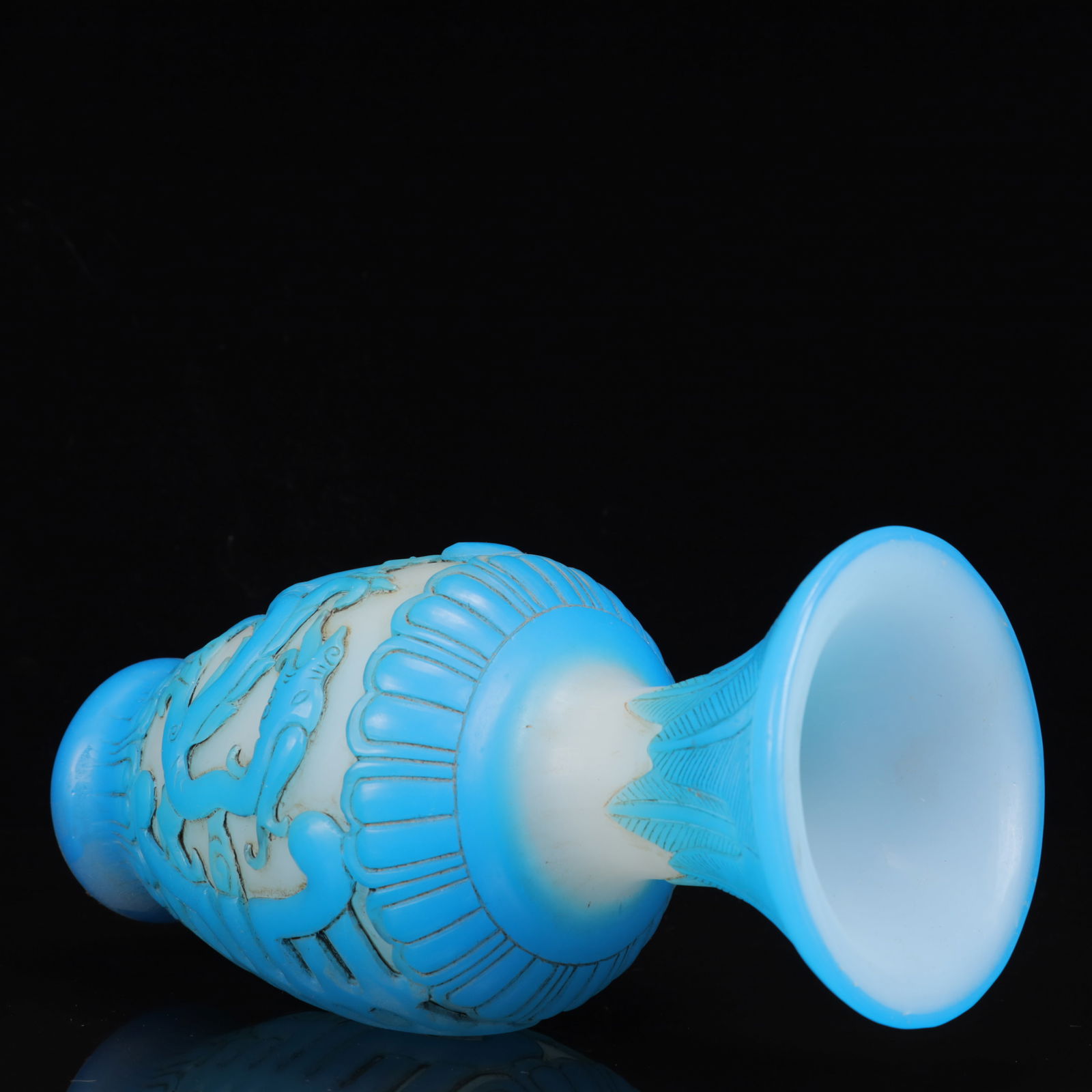 An Exquisite Glass Phoenix Pattern Vase - 9