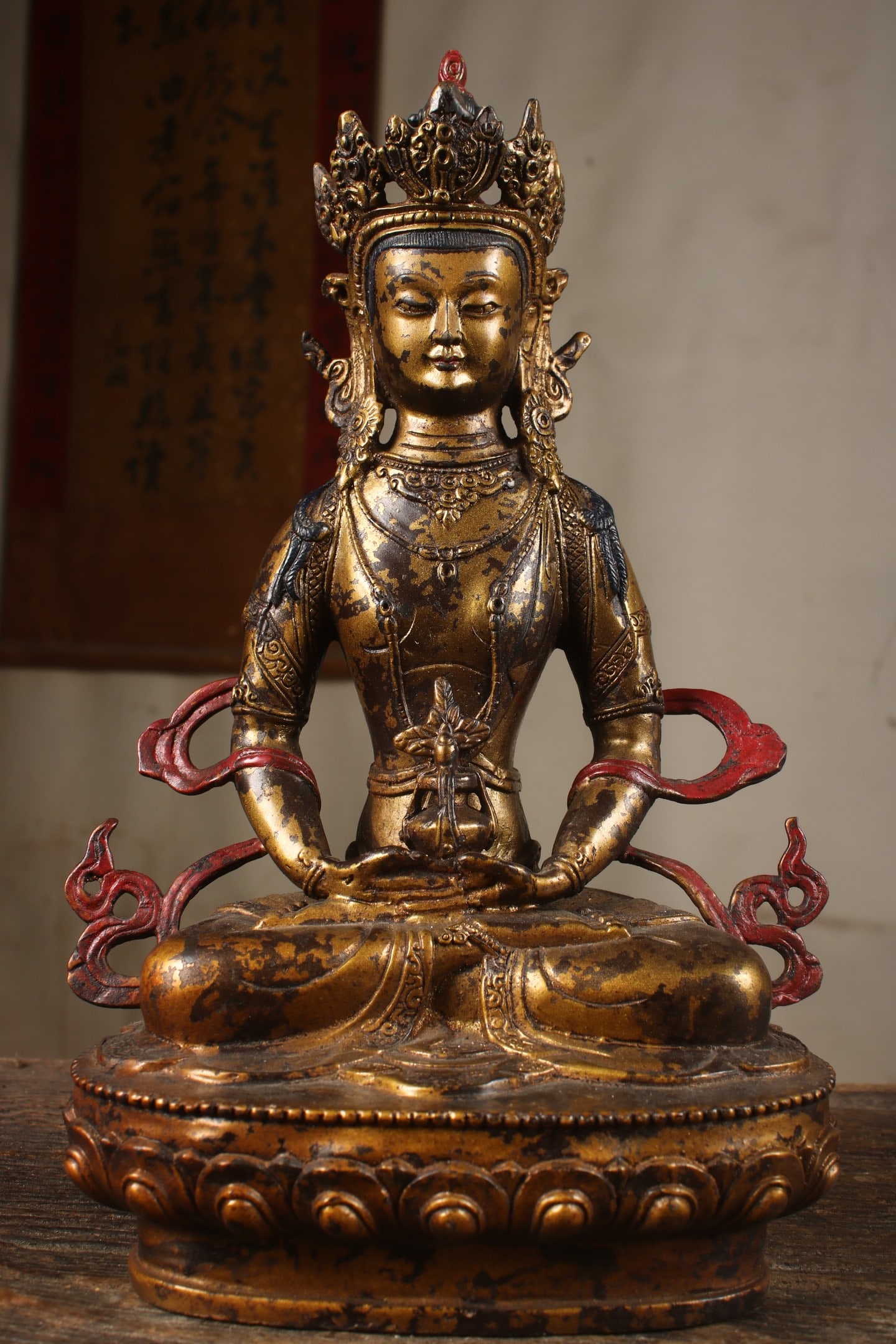 An Exquisite Gilt Bronze Statue of Amitayus (1 of 9)