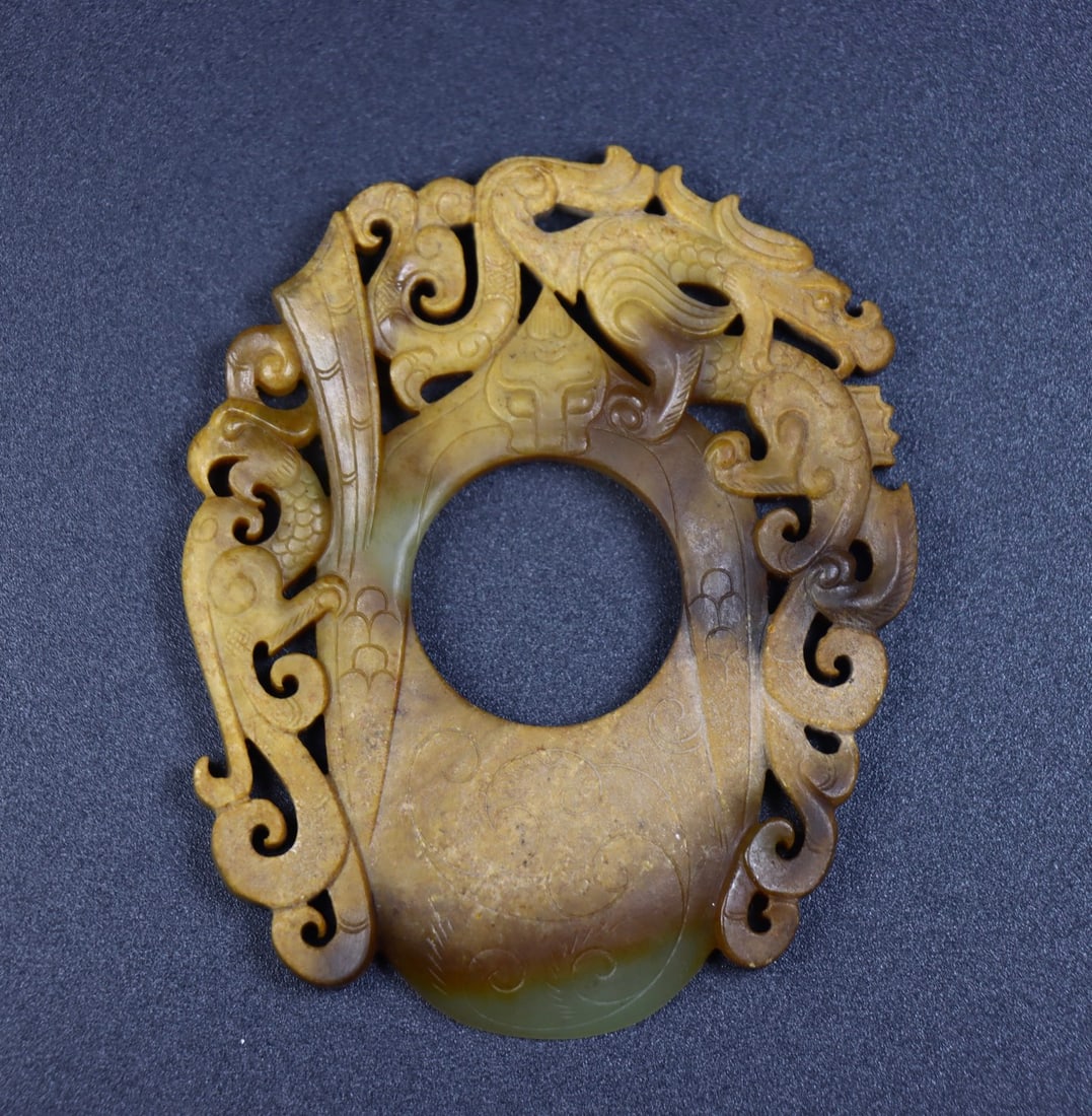 An Exquisite Seed Material Chi-Dragon Pattern Pendant (1 of 9)