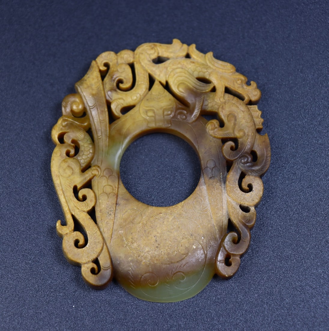 An Exquisite Seed Material Chi-Dragon Pattern Pendant - 2