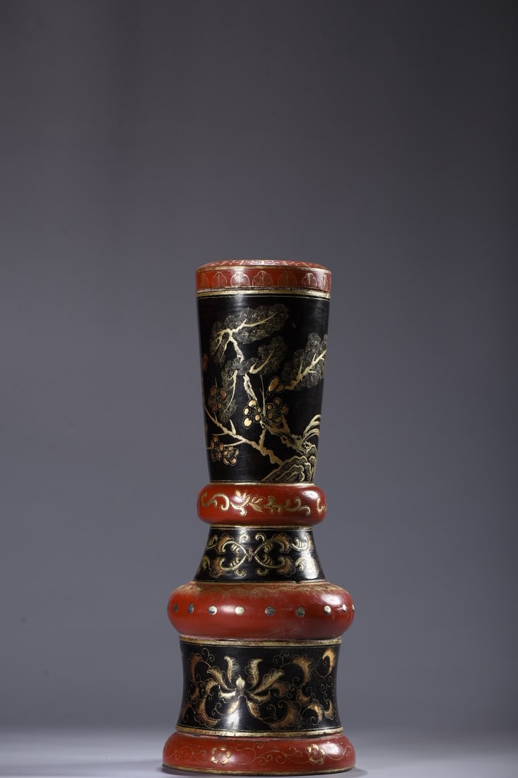An Exquisite Carved Lacquer Painted Gold Flower Pattern Brush Pot,with Poem: An Exquisite Carved Lacquer Painted Gold Flower Pattern Brush Pot,with Poem,Qing Dynasty,China,Size:9.6inx3.5in,Weight:263g 漆器描金花卉纹笔筒A
