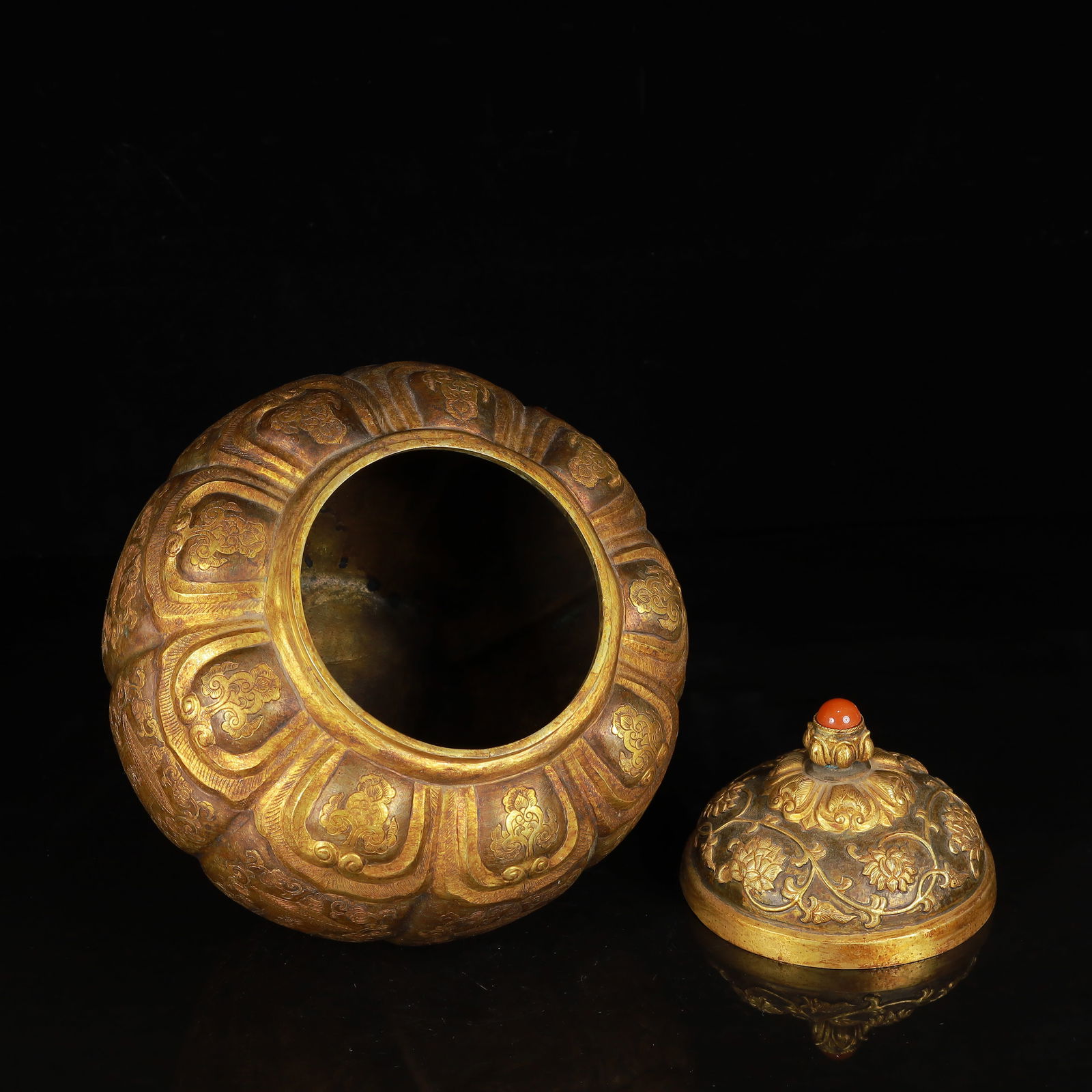 An Exquisite Gilt Silver Lotus Pattern Cover Jar,with Scriptures - 7