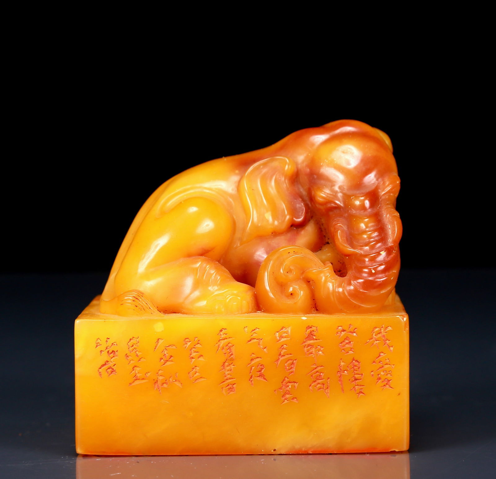 An Exquisite Tianhuang Stone Elephant Pattern Seal: An Exquisite Tianhuang Stone Elephant Pattern Seal,Qing Dynasty, China,Size:2.6inx1.9inx2.5in,Weight:340g 田黄石象纹印章,清代
