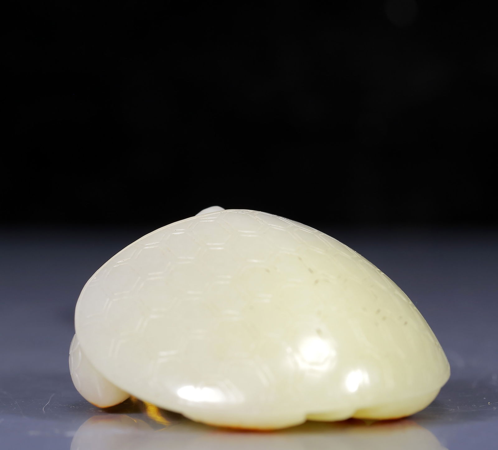 An Exquisite White Jade Dragon Turtle Pattern Pendant - 3