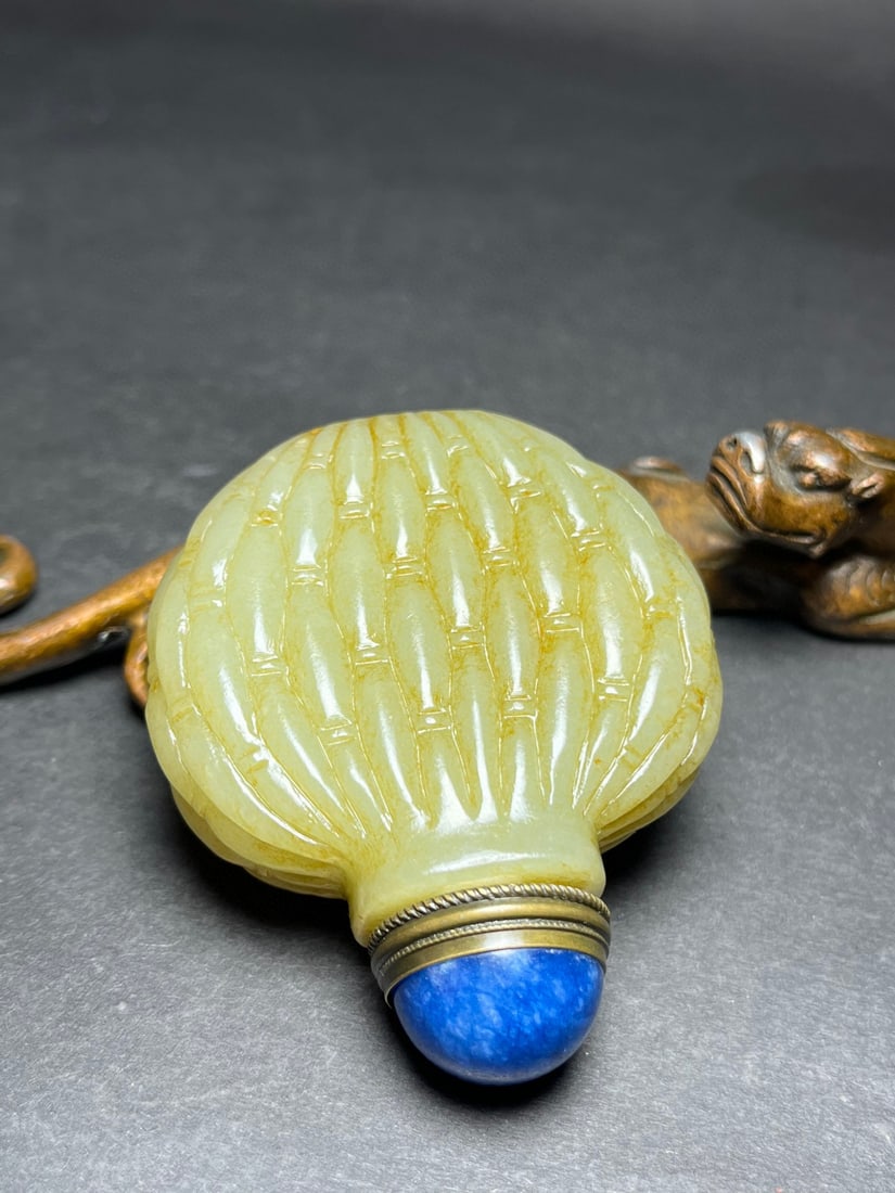 An Exquisite White Jade Snuff Bottle - 3