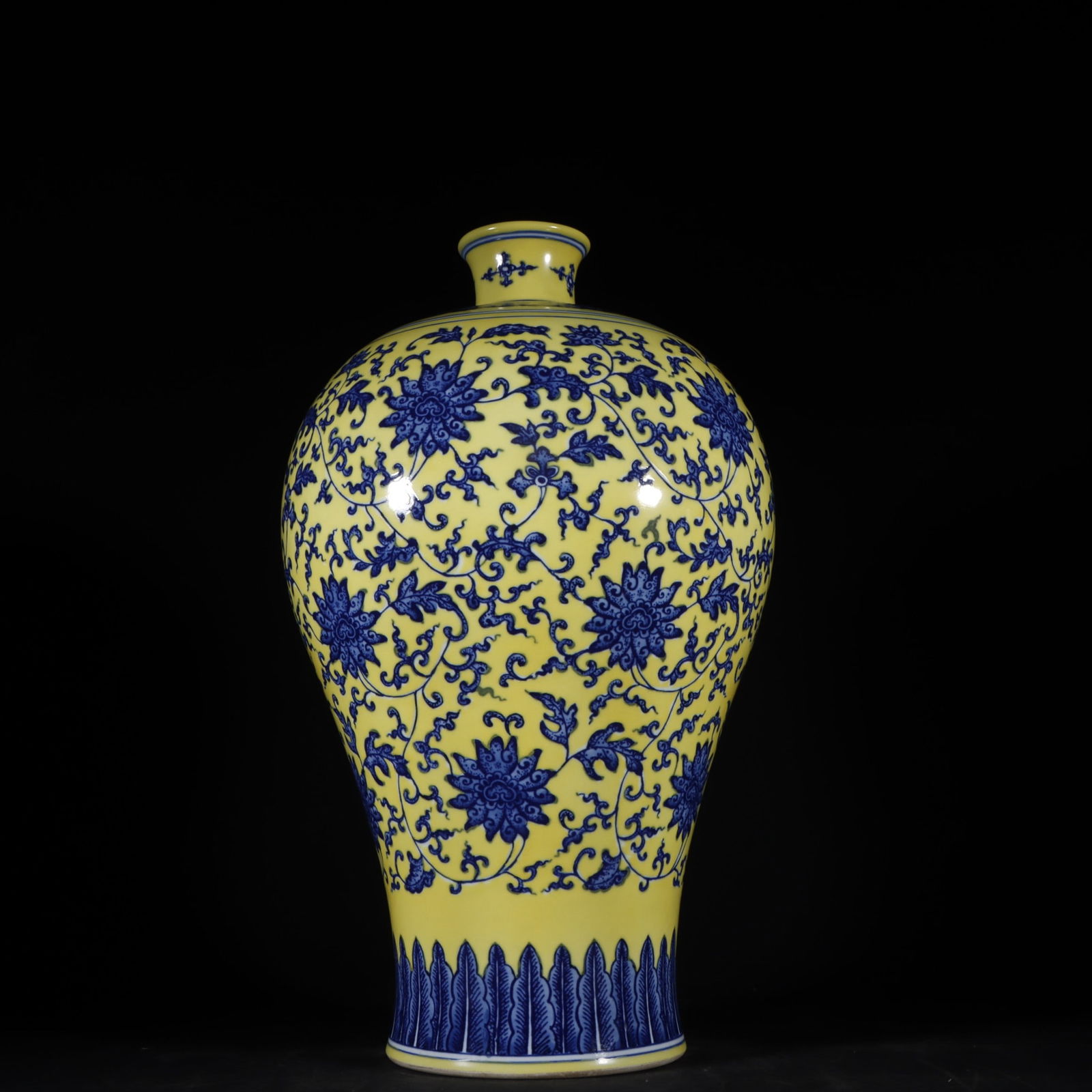 A Rare Blue and White Yellow Glazed Lotus Pattern Vase (1 of 9)