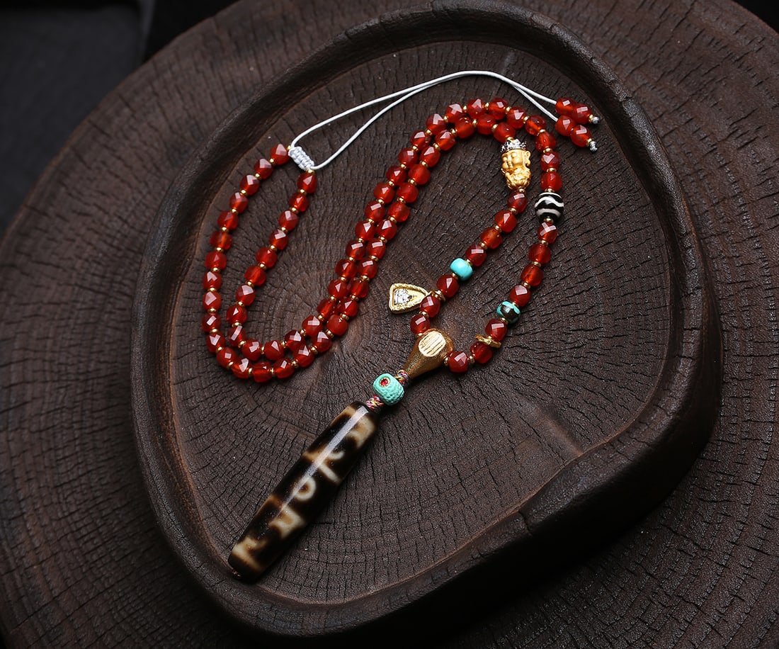 An Exquisite Agate Three-Eye Dzi Bead Pendant (1 of 5)