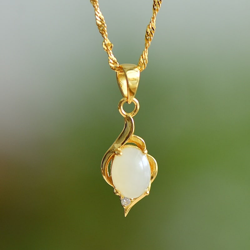 An Exquisite Sterling Silver-Gold Plated Inlaid White Jade Pendant: An Exquisite Sterling Silver-Gold Plated Inlaid White Jade Pendant,Size:0.2inx0.3in 纯银镀金镶白玉吊坠