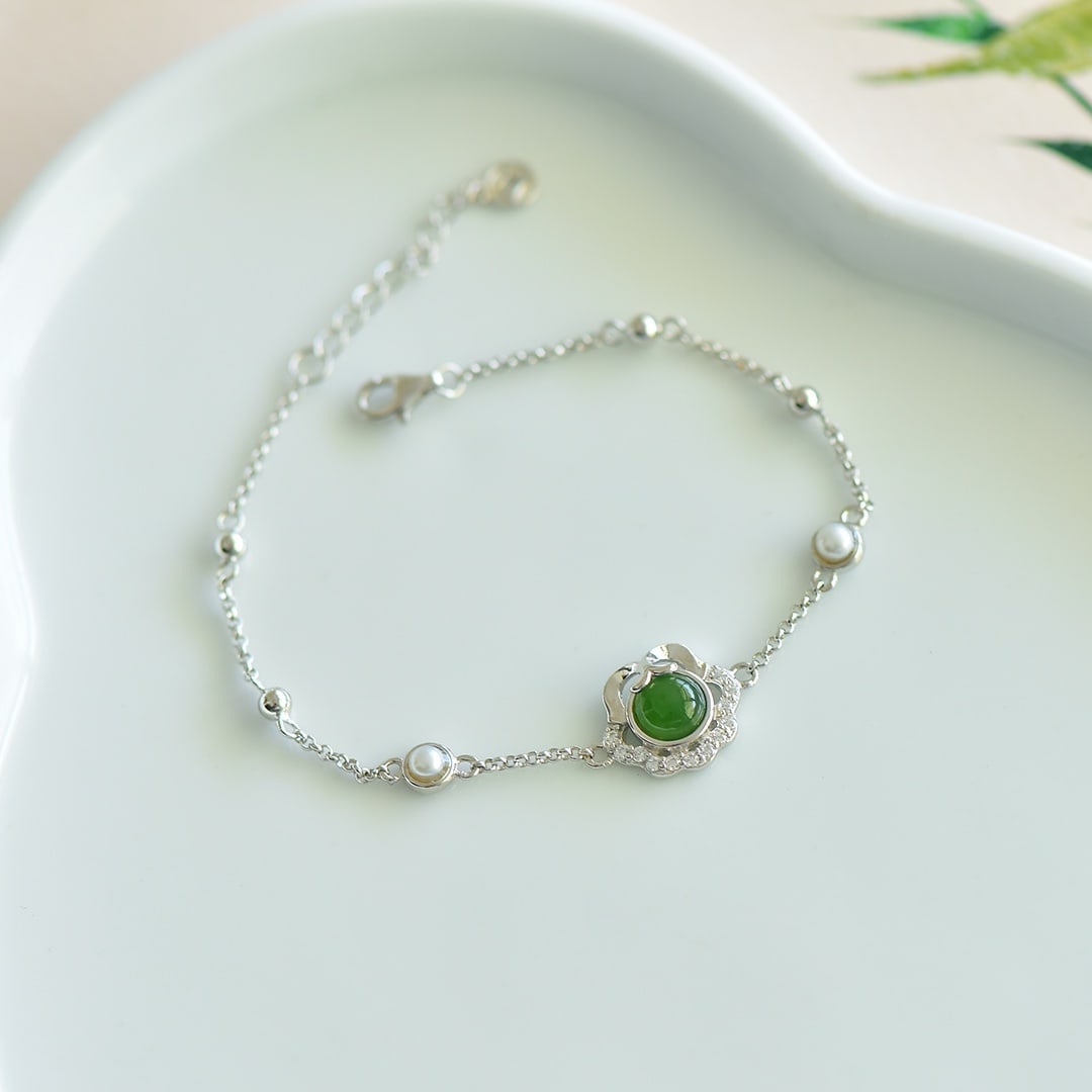 An Exquisite Sterling Silver Inlaid Jasper Bracelet,Inlaid Diamond: An Exquisite Sterling Silver Inlaid Jasper Bracelet,Inlaid Diamond 纯银镶碧玉手链,嵌钻石