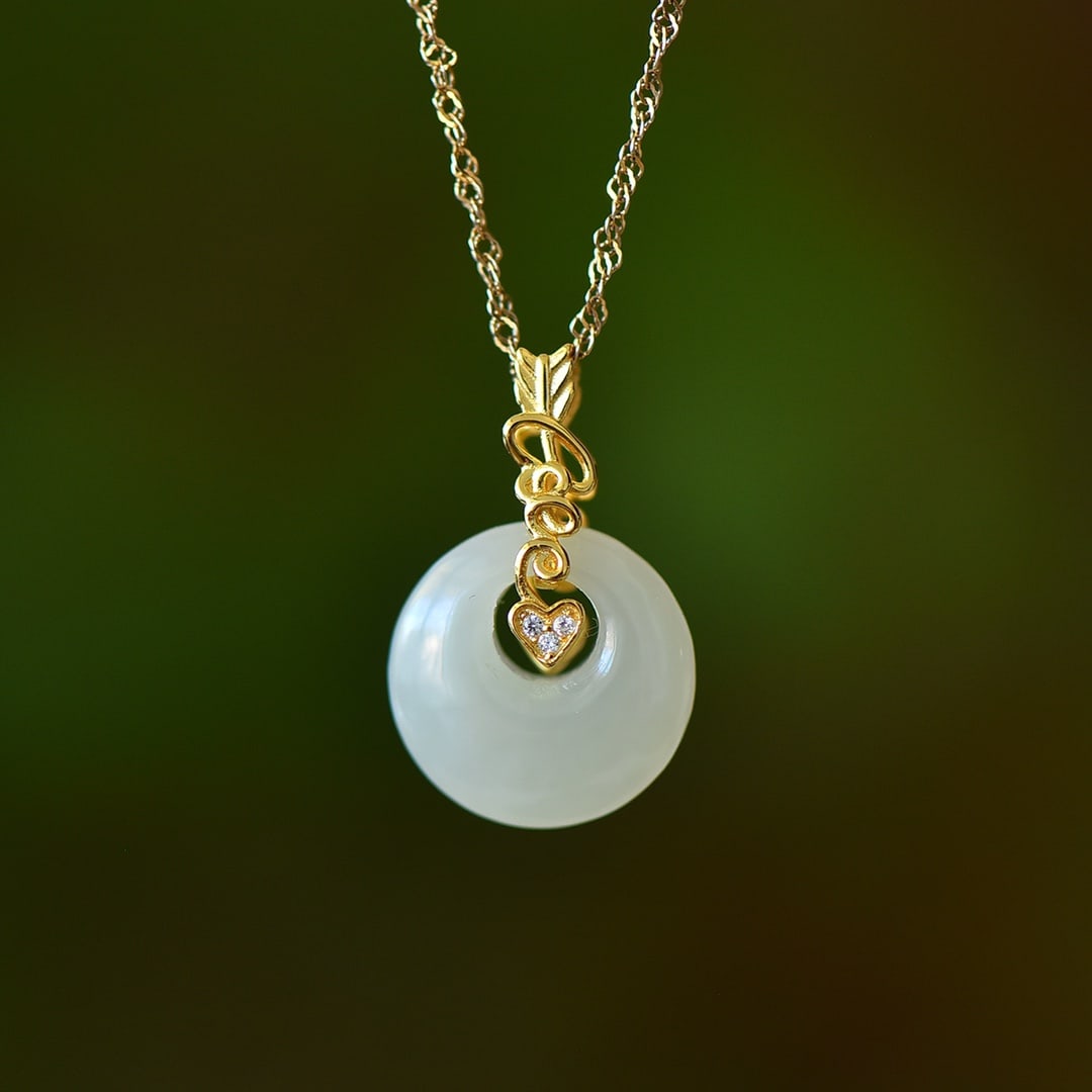 An Exquisite Sterling Silver-Gold Plated Inlaid White Jade Pendant: An Exquisite Sterling Silver-Gold Plated Inlaid White Jade Pendant,Size:0.6inx0.6in 纯银镀金镶白玉吊坠