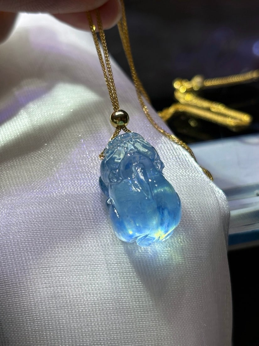 An Exquisite Aquamarine Wealth-Attracting Creature Pendant: An Exquisite Aquamarine Wealth-Attracting Creature Pendant,Size:0.8inx0.6in Weight: 7 g 海蓝宝貔貅挂件
