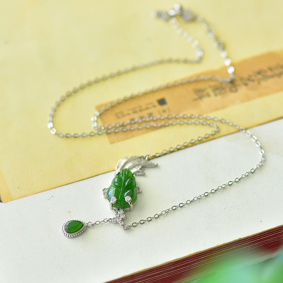 A Pair of Exquisite Sterling Silver Inlaid Jasper Necklace,Inlaid Diamond: A Pair of Exquisite Sterling Silver Inlaid Jasper Necklace,Inlaid Diamond,Size:1.2inx0.9in 纯银镶碧玉项链,嵌钻石