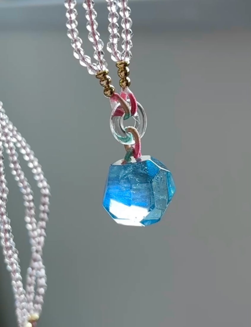 An Exquisite Aquamarine Pendant: An Exquisite Aquamarine Pendant,Size: 0.6inx0.6inx0.5in Weight:10.6 g 海蓝宝挂件