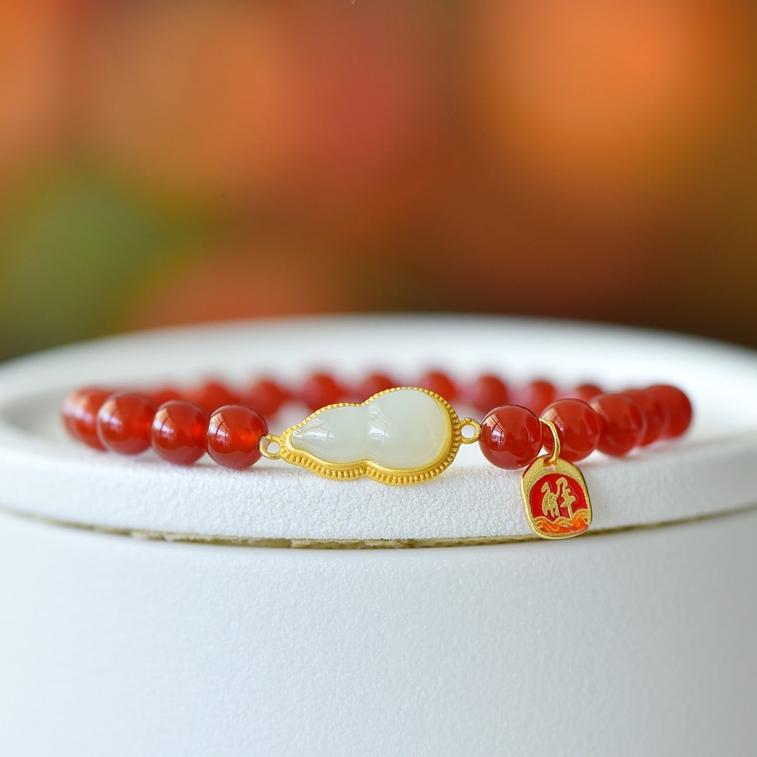 An Exquisite Sterling Silver-Gold Plated Inlaid Agate Bracelet,Inlaid White Jade: An Exquisite Sterling Silver-Gold Plated Inlaid Agate Bracelet,Inlaid White Jade,Size:0.2in 纯银镀金镶玛瑙手链,嵌白玉