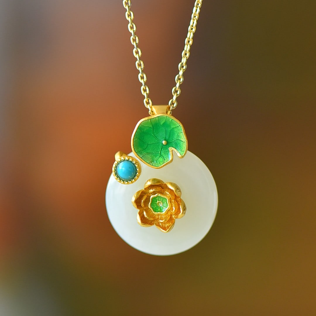 A Set of Fine Sterling Silver-Gold Plated Inlaid White Jade Jewelrys: A Set of Fine Sterling Silver-Gold Plated Inlaid White Jade Jewelrys 一套纯银镀金镶白玉首饰