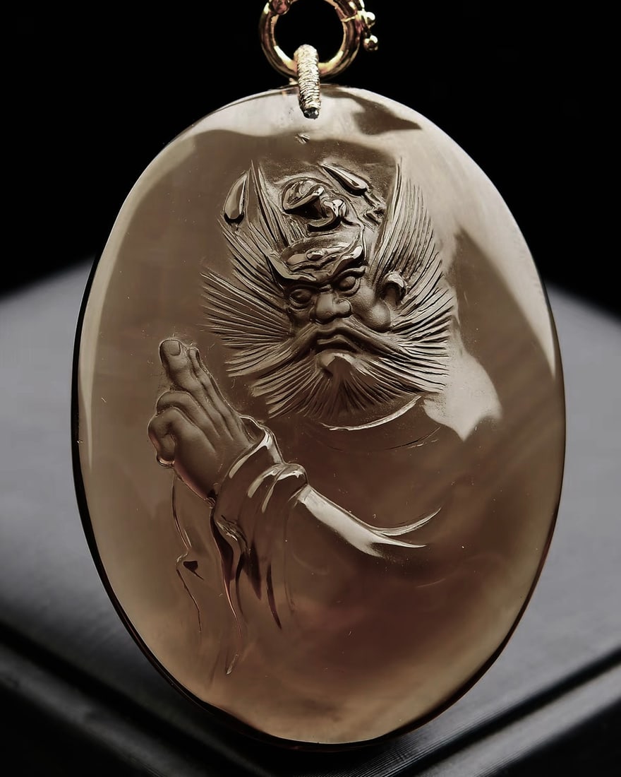 An Exquisite Crystal Figure Pattern Pendant: An Exquisite Crystal Figure Pattern Pendant,Size:2.3inx1.7inx0.7in, Weight:102.6 g 水晶人物纹挂件