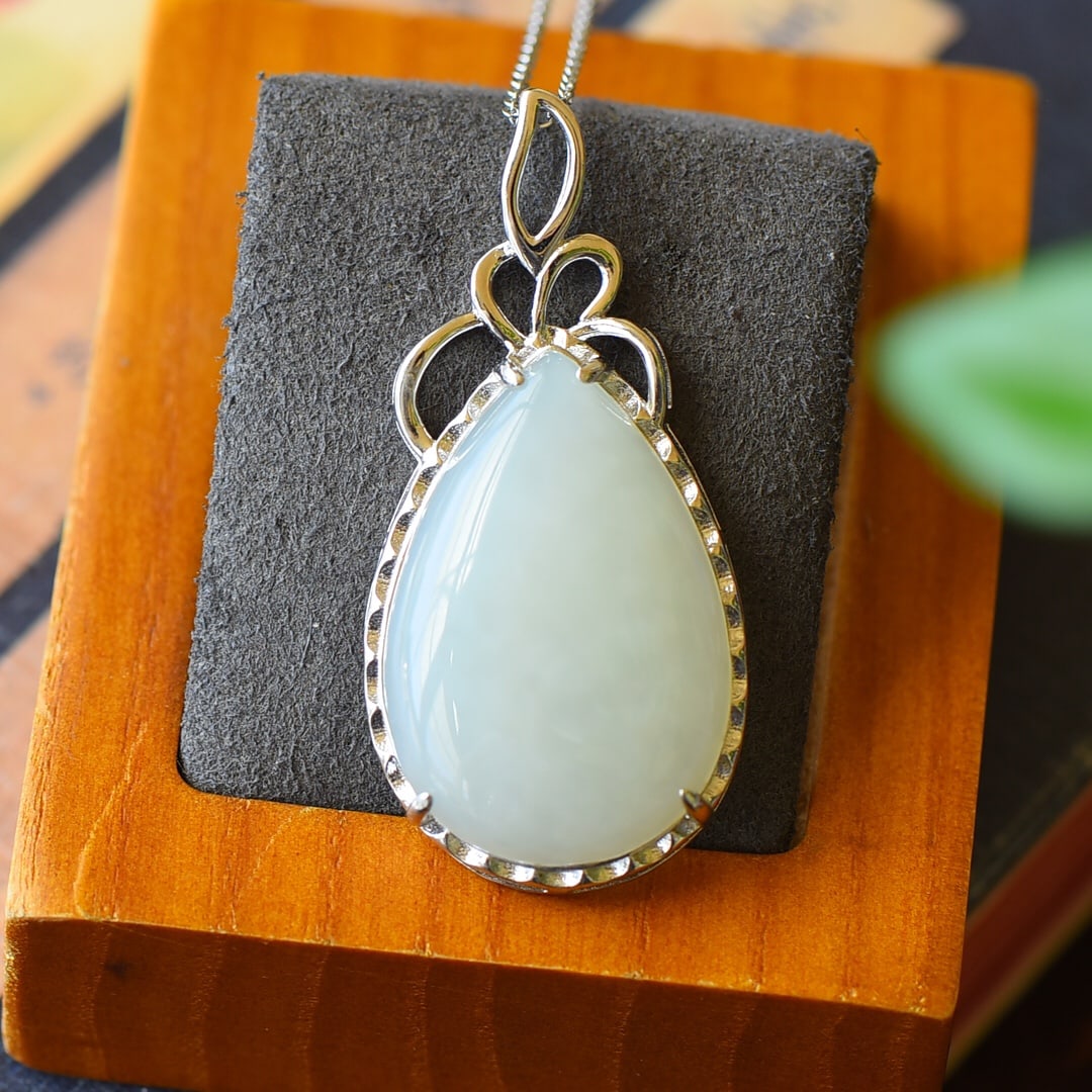 A Pair of Exquisite Sterling Silver Inlaid White Jade Necklace: A Pair of Exquisite Sterling Silver Inlaid White Jade Necklace,Size:0.9inx1.8in 纯银镶白玉项链