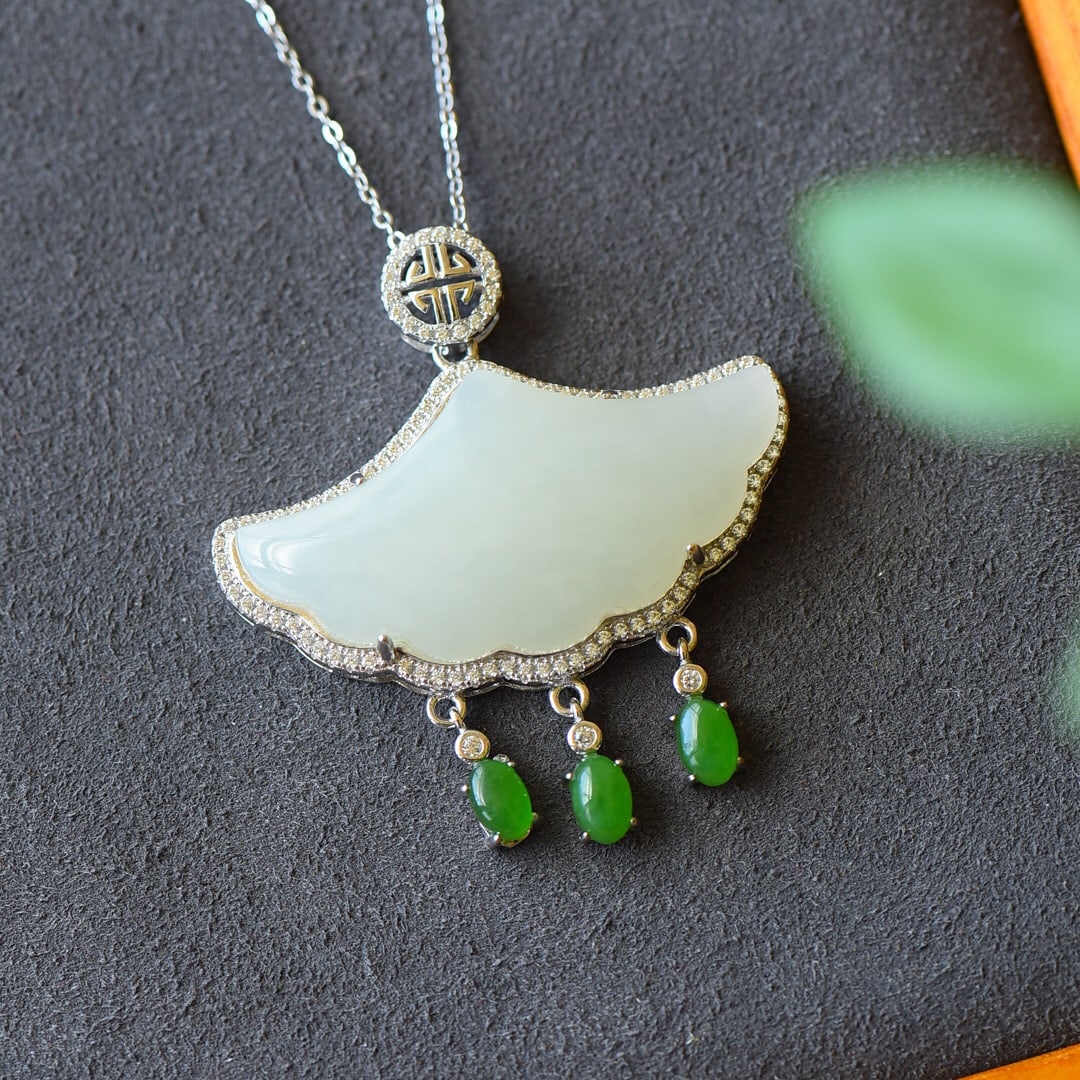 A Pair of Exquisite Sterling Silver Inlaid White Jade Necklace,Inlaid Diamond: A Pair of Exquisite Sterling Silver Inlaid White Jade Necklace,Inlaid Diamond,Size:1.6inx1.7in 纯银镶白玉项链,嵌钻石