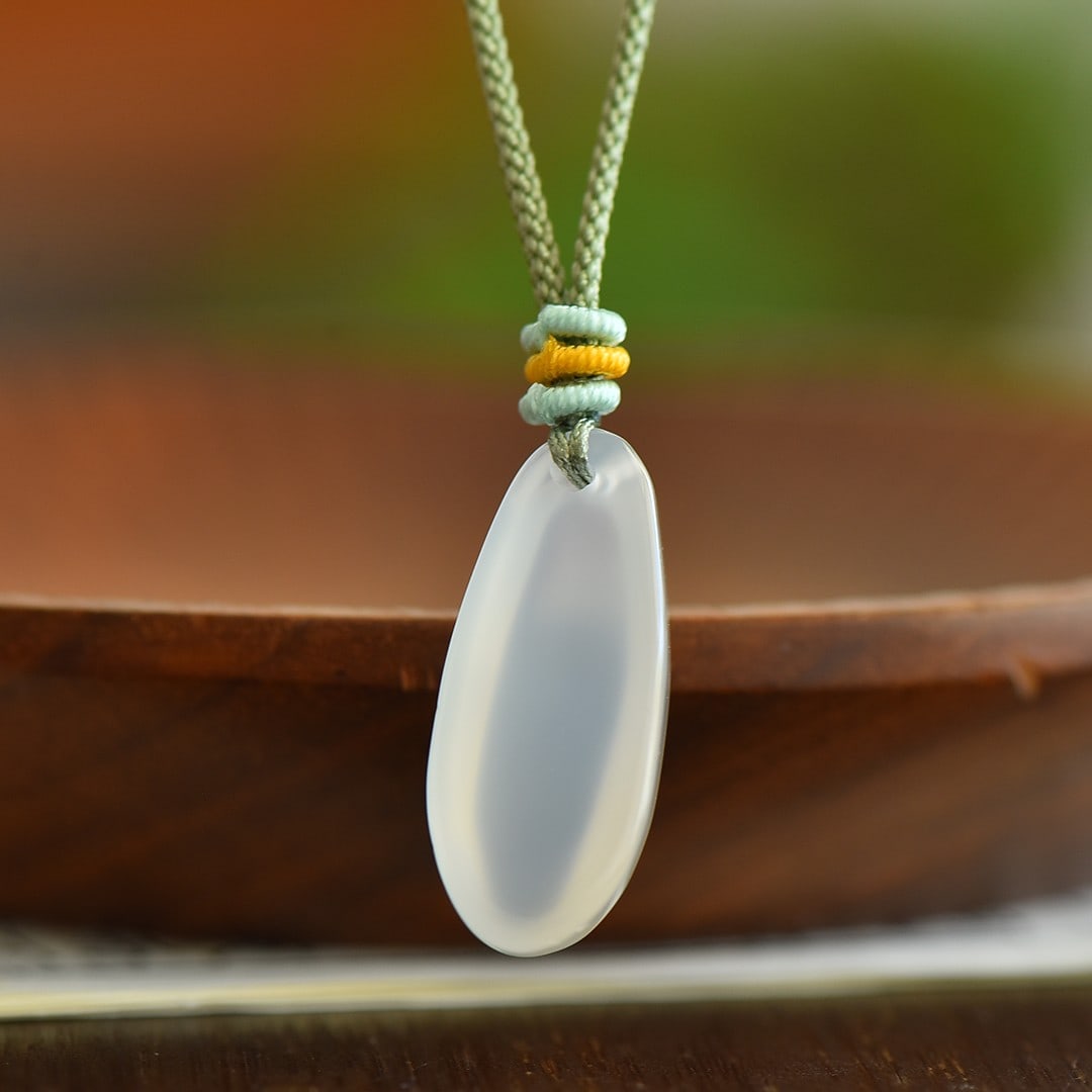An Exquisite Jadeite Pendant - 4
