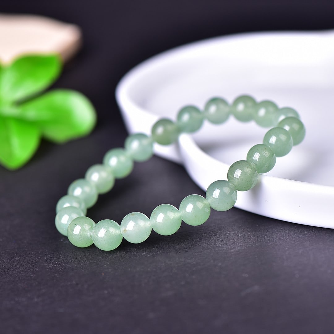 An Exquisite Greenish Jade Bracelets: An Exquisite Greenish Jade Bracelets,Size:0.3inx0.3in 青玉手串