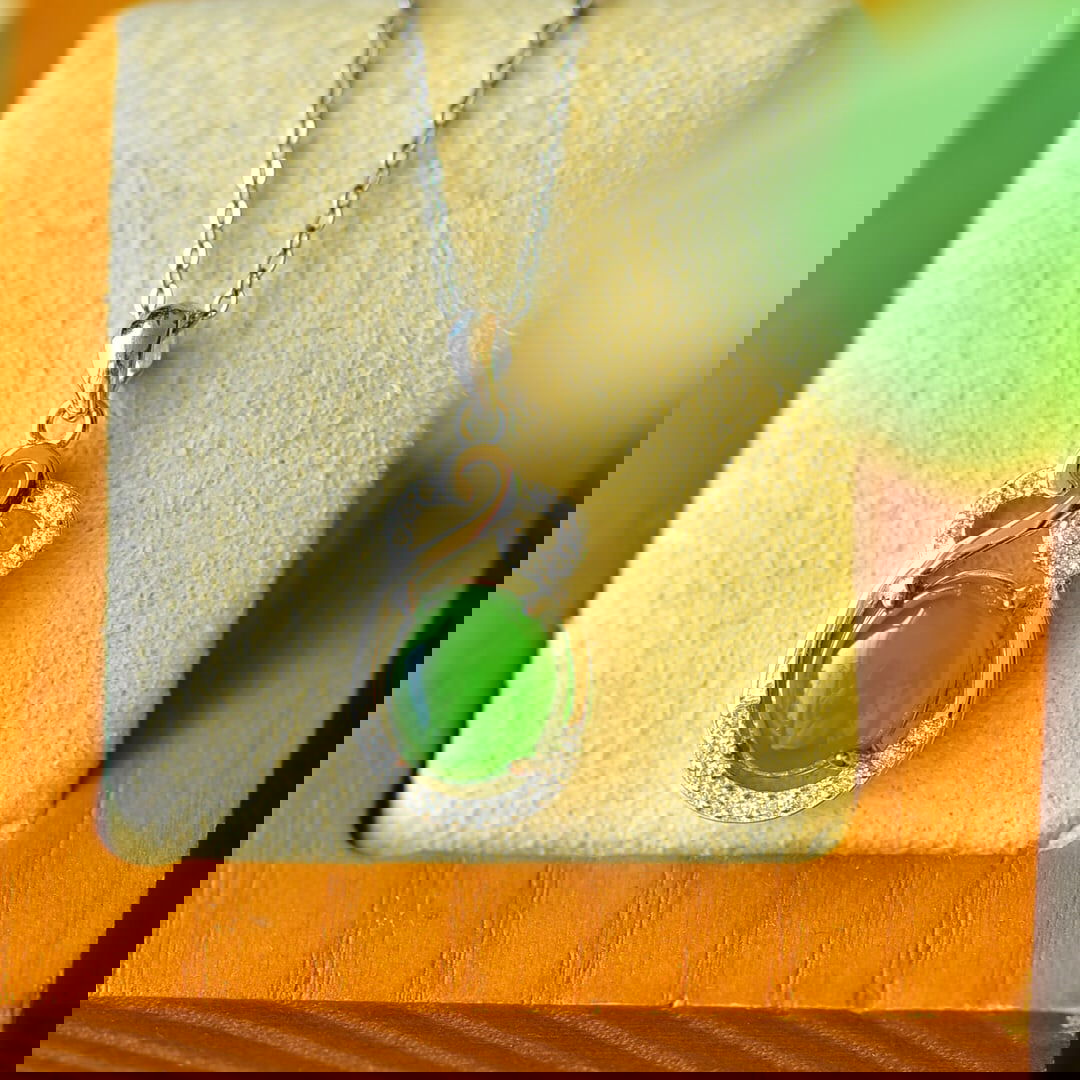 A Pair of Exquisite Sterling Silver Inlaid Jasper Necklace,Inlaid Diamond: A Pair of Exquisite Sterling Silver Inlaid Jasper Necklace,Inlaid Diamond,Size:0.5inx1in 纯银镶碧玉项链,嵌钻石