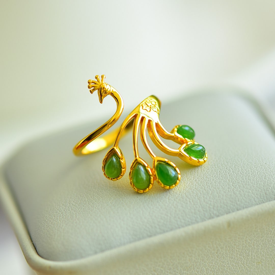 An Exquisite Sterling Silver-Gold Plated Inlaid Jasper Ring: An Exquisite Sterling Silver-Gold Plated Inlaid Jasper Ring,Size:0.1inx0.2in 纯银镀金镶碧玉戒指