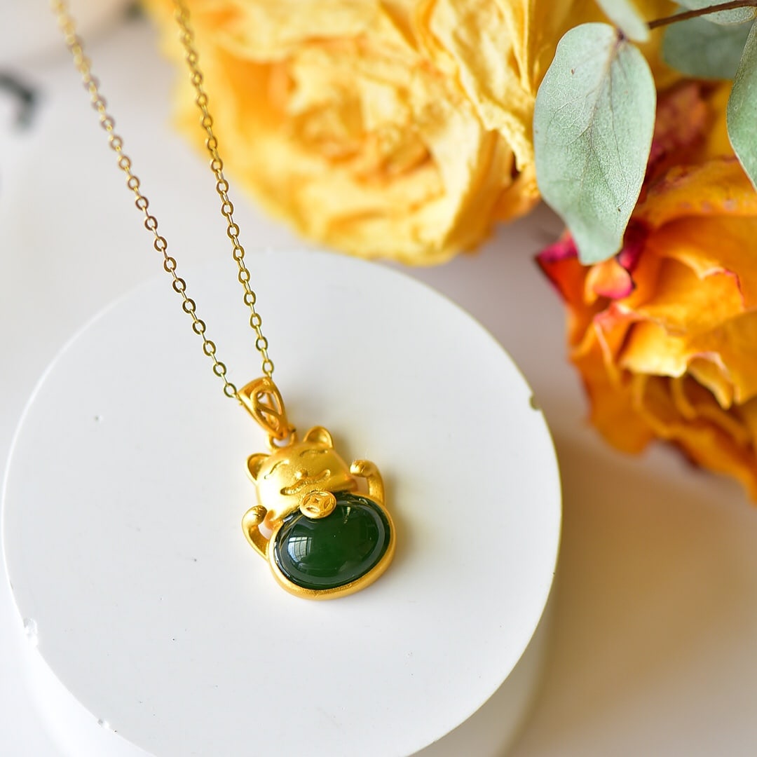 An Exquisite Sterling Silver-Gold Plated Inlaid Jasper Pendant: An Exquisite Sterling Silver-Gold Plated Inlaid Jasper Pendant 纯银镀金镶碧玉项链