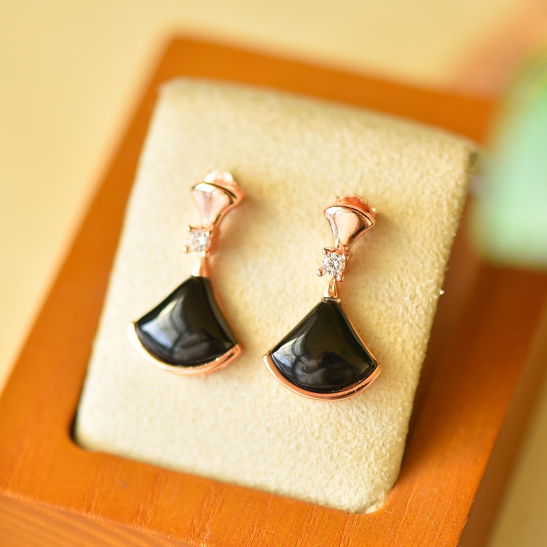 A Pair of Exquisite Sterling Silver-Gold Plated Inlaid Black Jade Earrings,Inlaid Diamond: A Pair of Exquisite Sterling Silver-Gold Plated Inlaid Black Jade Earrings,Inlaid Diamond,Size:0.5inx0.9in 