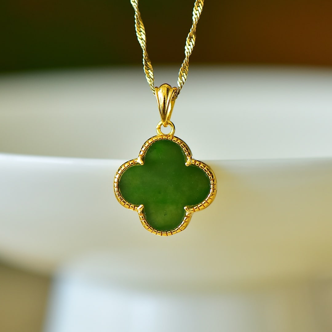 An Exquisite Sterling Silver-Gold Plated Inlaid Jasper Pendant: An Exquisite Sterling Silver-Gold Plated Inlaid Jasper Pendant,Size:0.6inx0.6in 纯银镀金镶碧玉项链