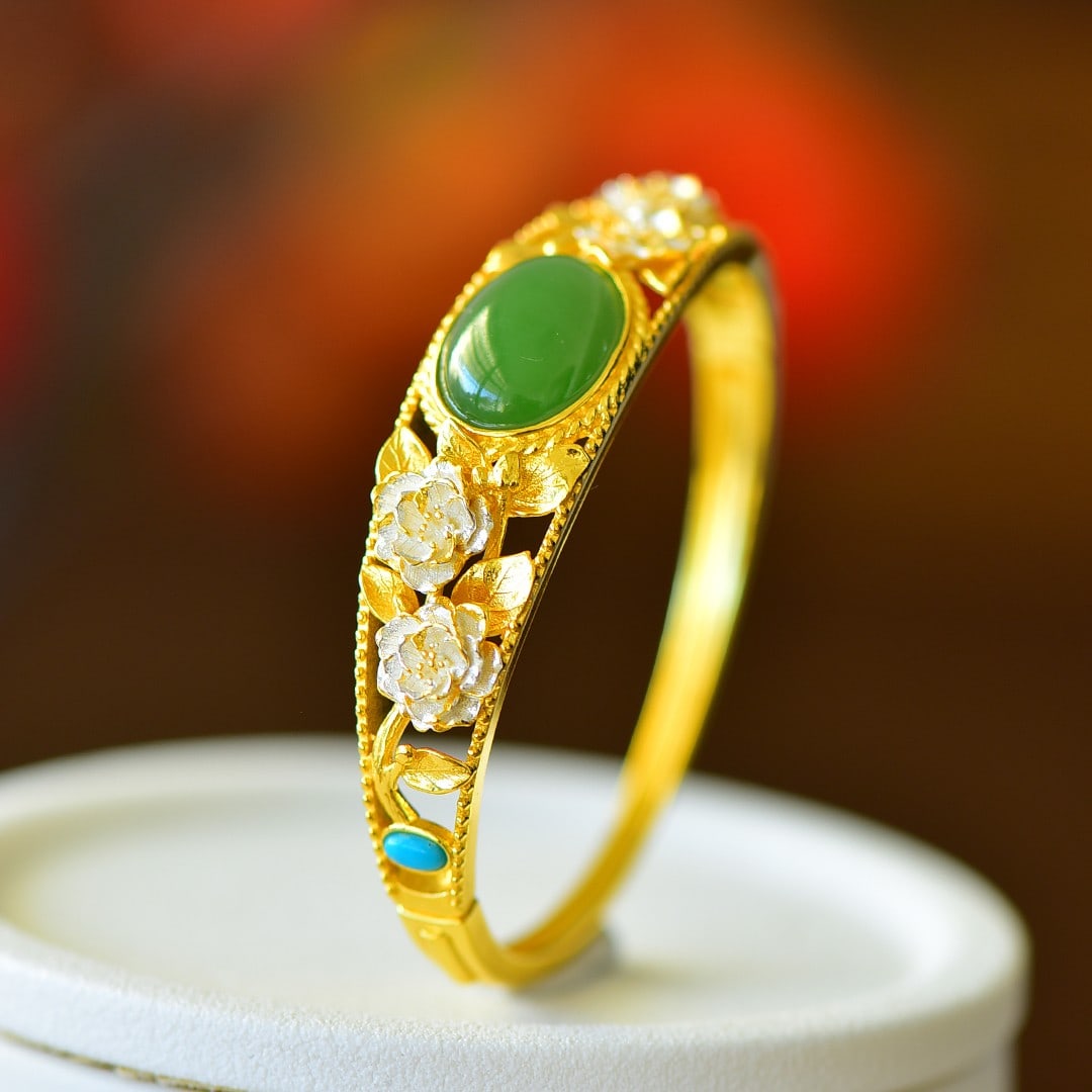 An Exquisite Sterling Silver-Gold Plated Inlaid Jasper Enamel Bracelet: An Exquisite Sterling Silver-Gold Plated Inlaid Jasper Enamel Bracelet,Size:0.5inx0.7in 纯银镀金镶碧玉珐琅手镯