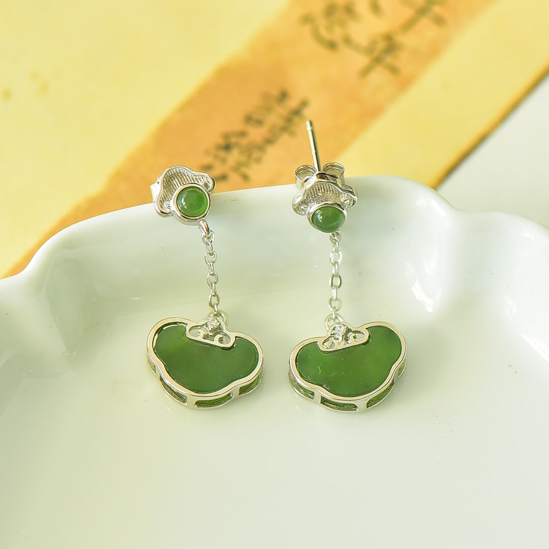 A Pair of Exquisite Sterling Silver Inlaid Jasper Earrings: A Pair of Exquisite Sterling Silver Inlaid Jasper Earrings,Size:0.5inx1.2in 一对纯银镶碧玉耳环