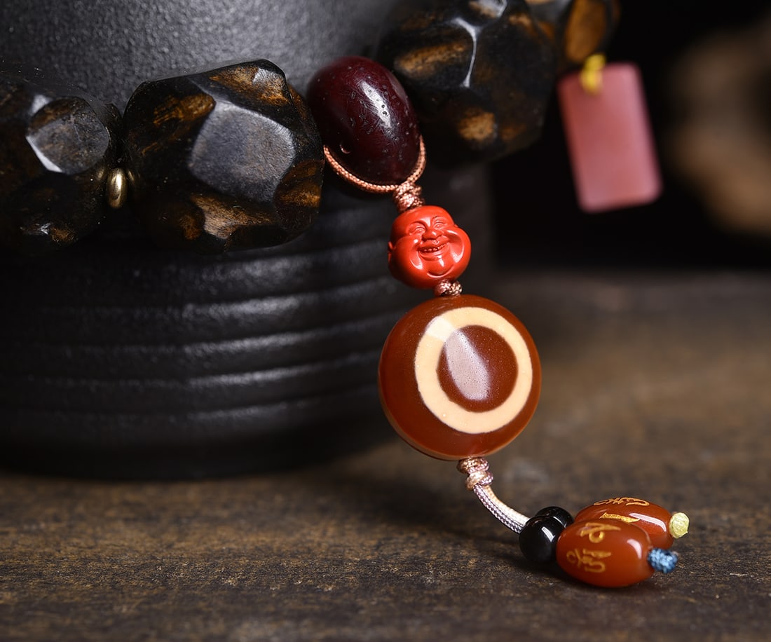 An Exquisite Eaglewood Bracelets - 4