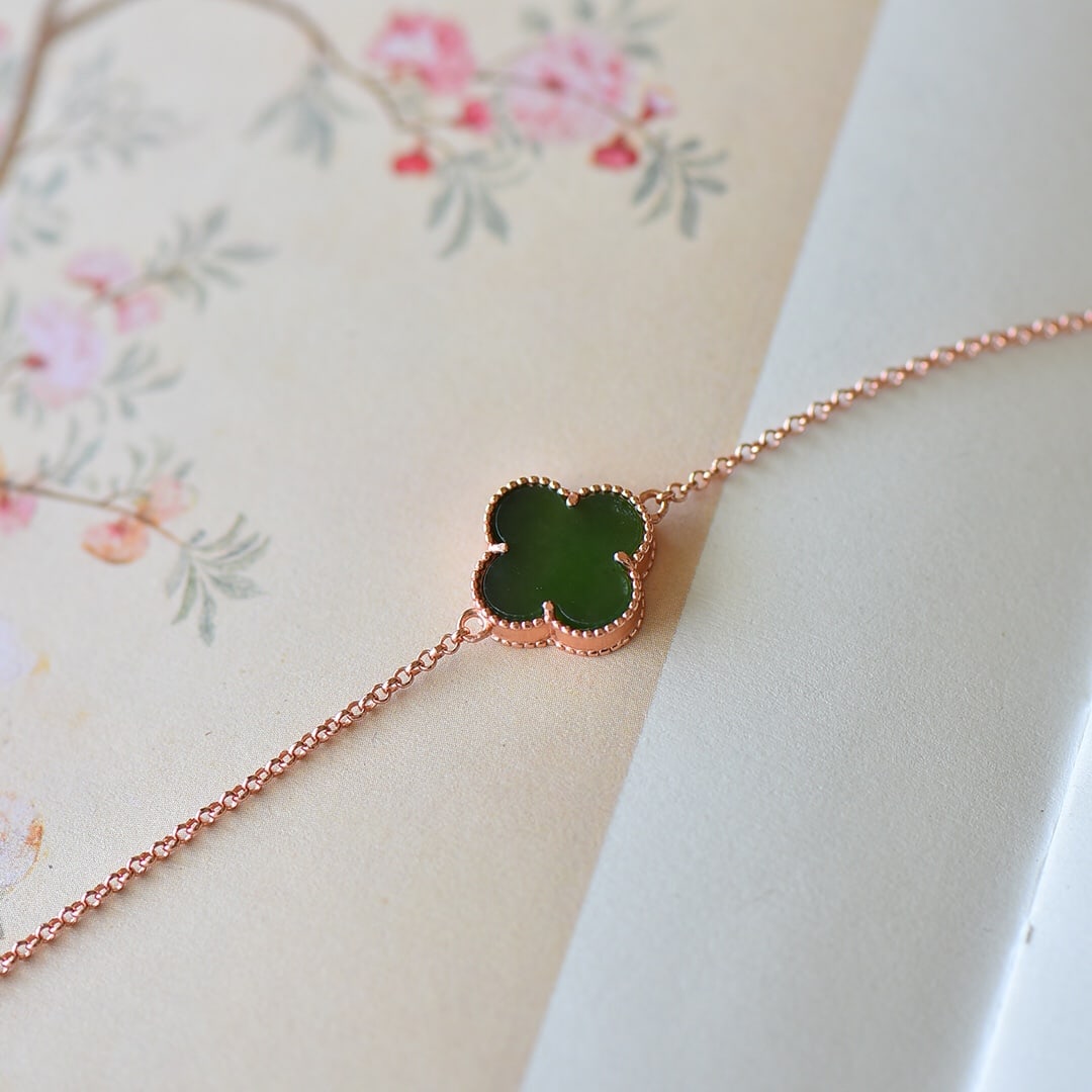 An Exquisite Sterling Silver-Gold Plated Inlaid Jasper Bracelet: An Exquisite Sterling Silver-Gold Plated Inlaid Jasper Bracelet,Size:0.5inx0.5in 纯银镀金镶碧玉手链