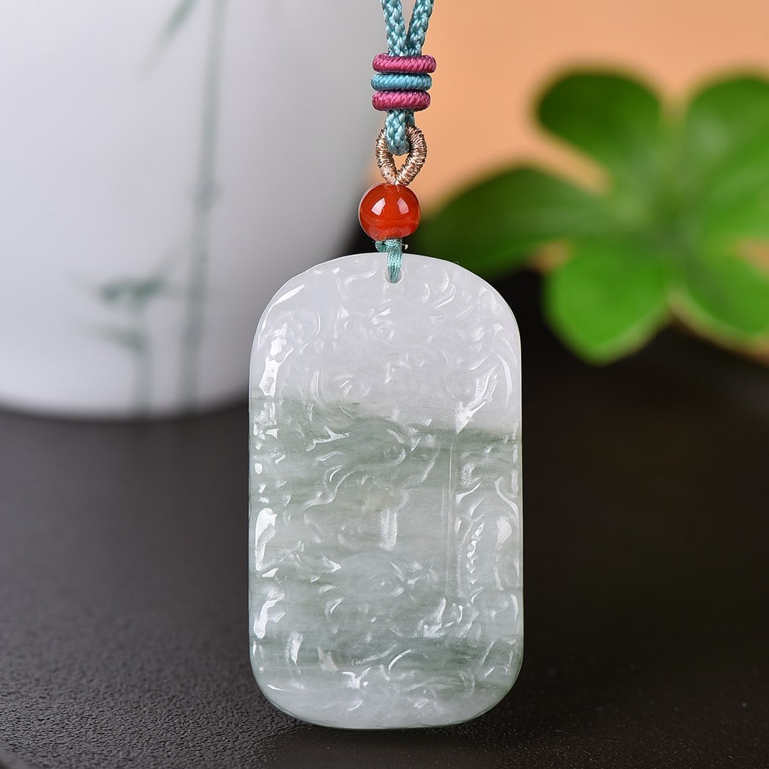 An Exquisite Jadeite Dragon Pattern Pendant: An Exquisite Jadeite Dragon Pattern Pendant,Size:1inx1.8in 翡翠龙纹挂件