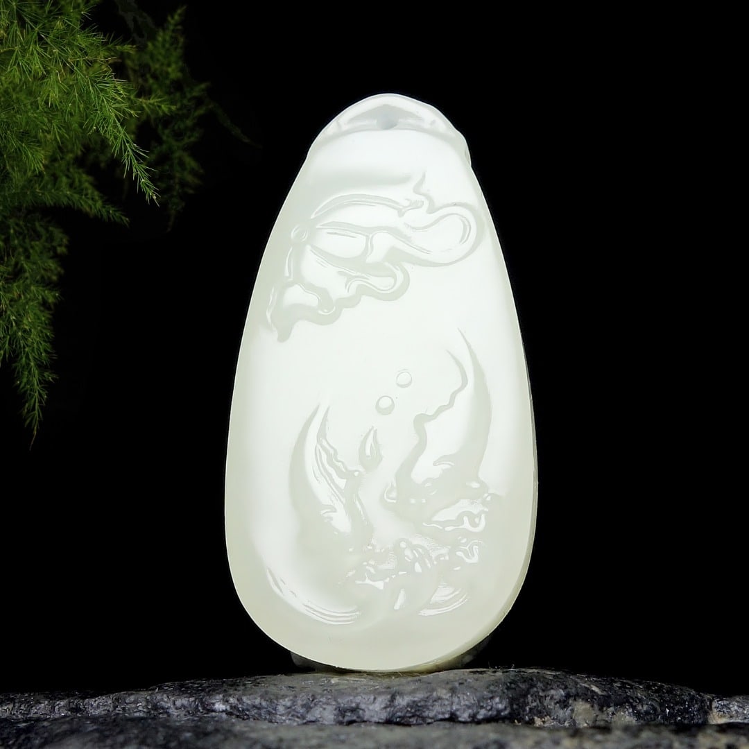 An Exquisite White Jade Fish Pattern Pendant (1 of 6)