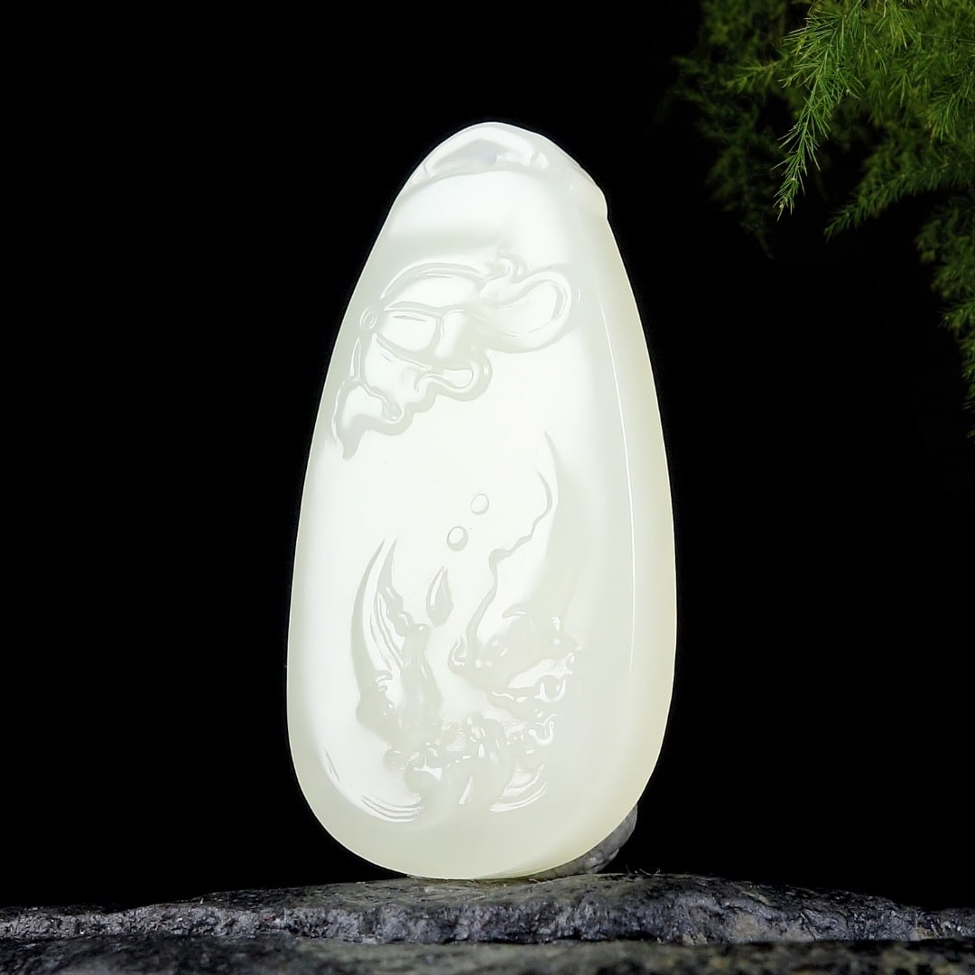 An Exquisite White Jade Fish Pattern Pendant - 2