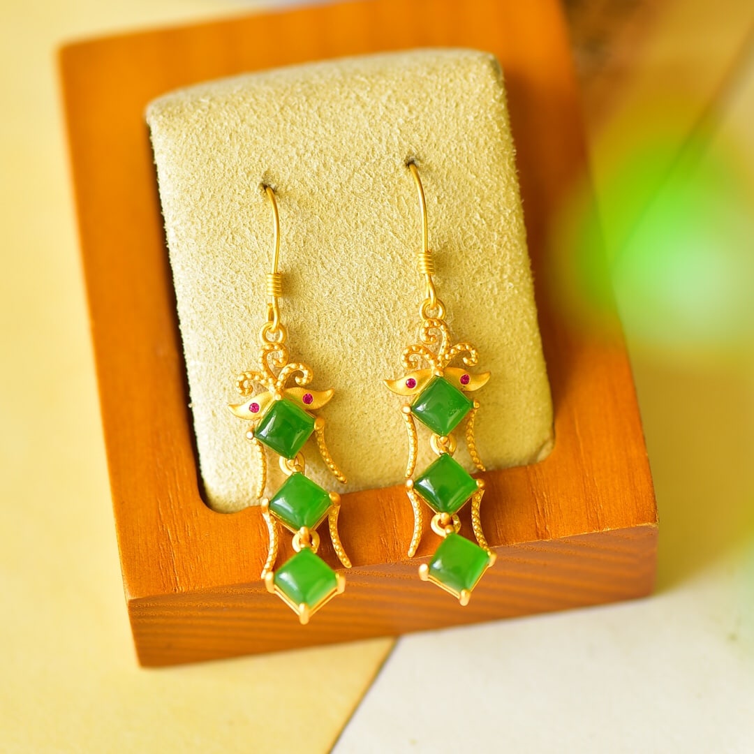 A Pair of Exquisite Sterling Silver-Gold Plated Inlaid Jasper Earrings: A Pair of Exquisite Sterling Silver-Gold Plated Inlaid Jasper Earrings,Size:0.4inx1.8in 一对纯银镀金镶碧玉耳环