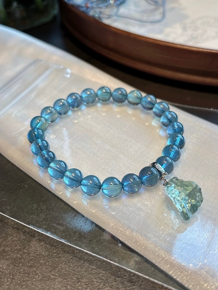 An Exquisite Aquamarine Bracelets: An Exquisite Aquamarine Bracelets,Size: 0.3in Weight:17.4 g 海蓝宝手串