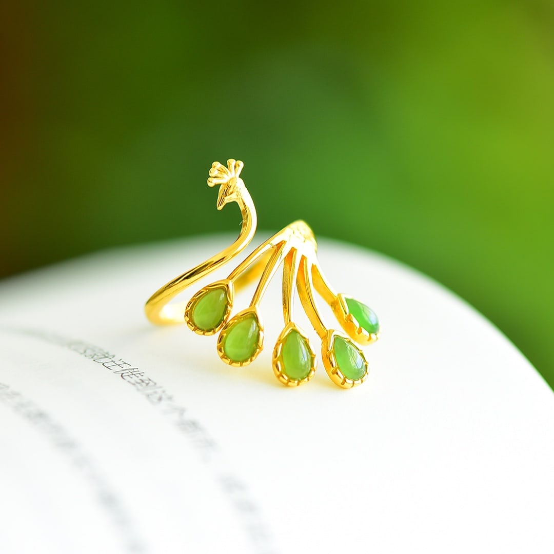 An Exquisite Sterling Silver-Gold Plated Inlaid Jasper Ring: An Exquisite Sterling Silver-Gold Plated Inlaid Jasper Ring 纯银镀金镶碧玉戒指