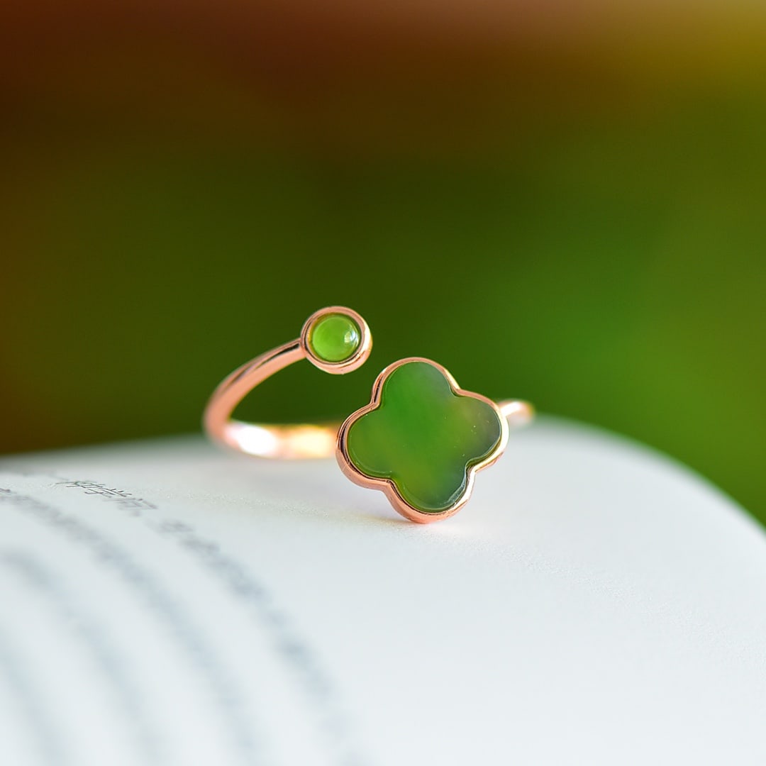 An Exquisite Sterling Silver-Gold Plated Inlaid Jasper Ring: An Exquisite Sterling Silver-Gold Plated Inlaid Jasper Ring,Size:0.4inx0.4in 纯银镀金镶碧玉戒指