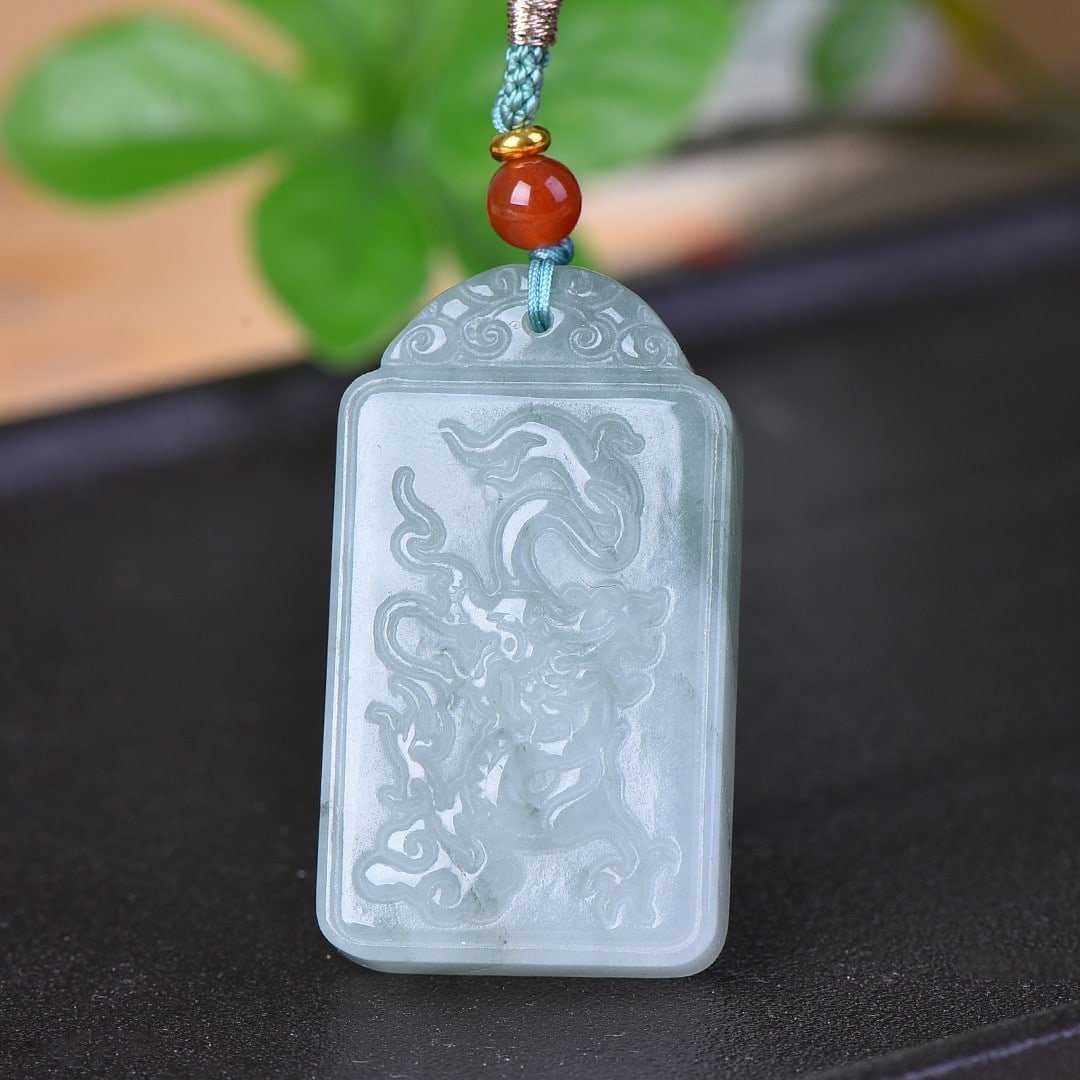 An Exquisite Jadeite Dragon Pattern Pendant: An Exquisite Jadeite Dragon Pattern Pendant,Size:1inx1.7in 翡翠龙纹挂件
