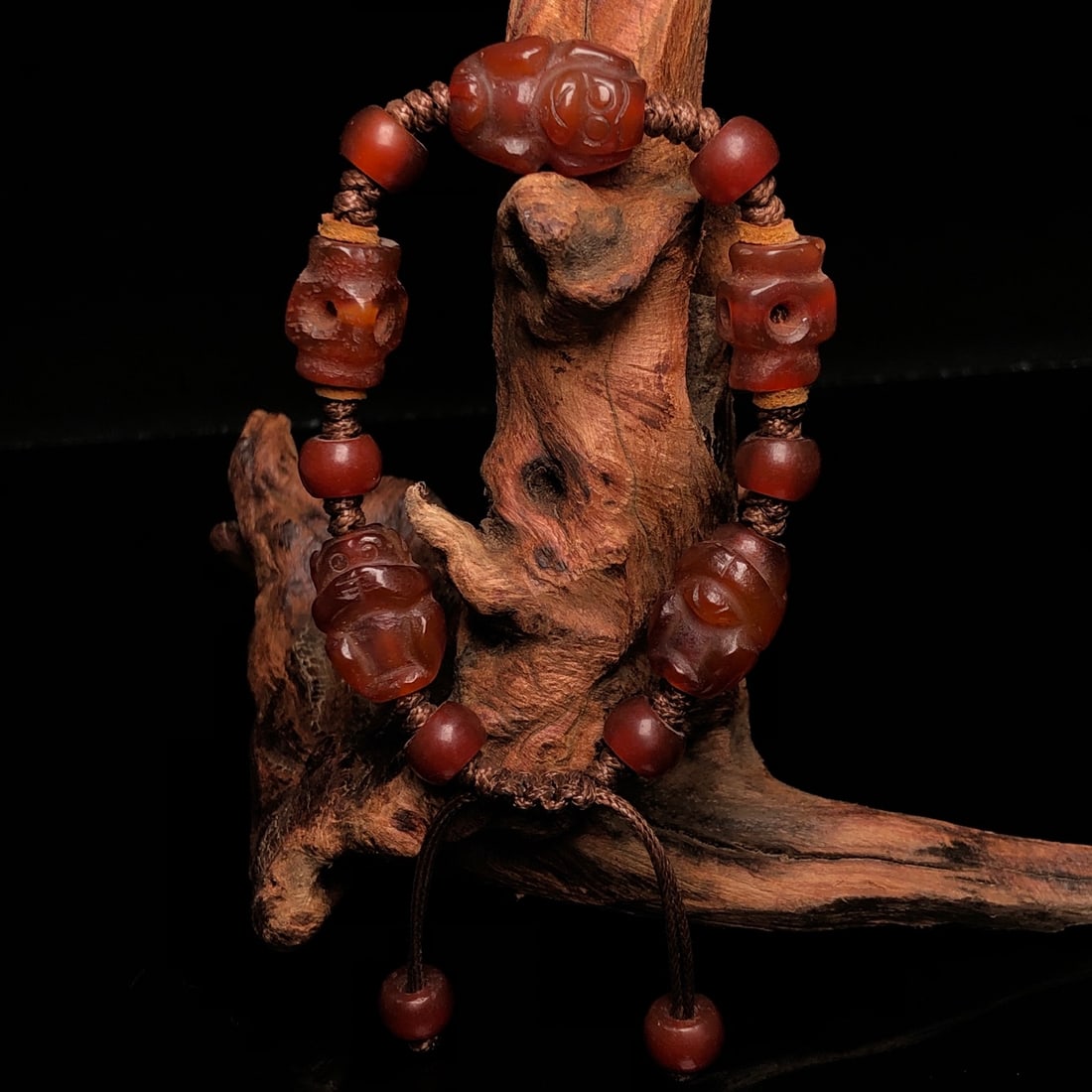 A Precious Agate Bracelets: A Precious Agate Bracelets,Size:0.6inx0.4in 玛瑙手串