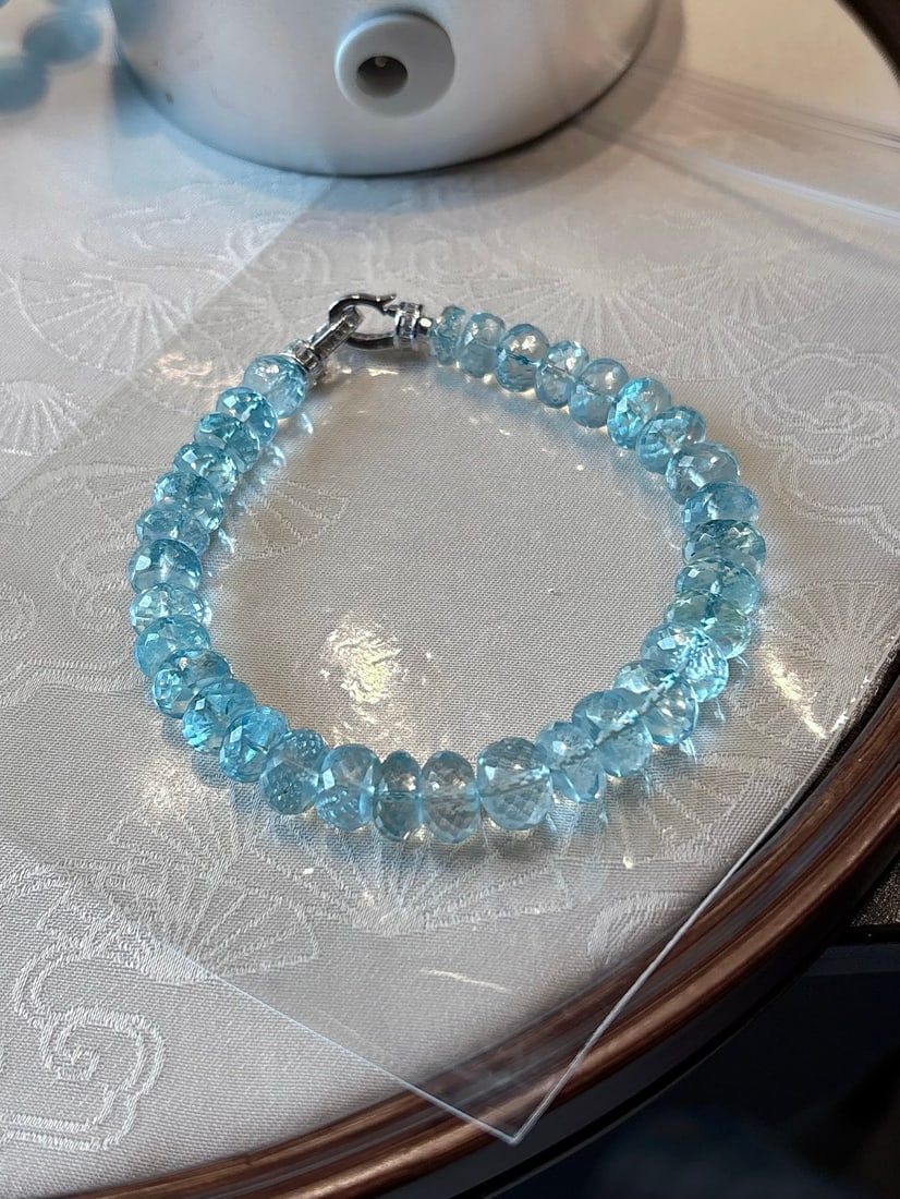 An Exquisite Aquamarine Bracelets (1 of 4)