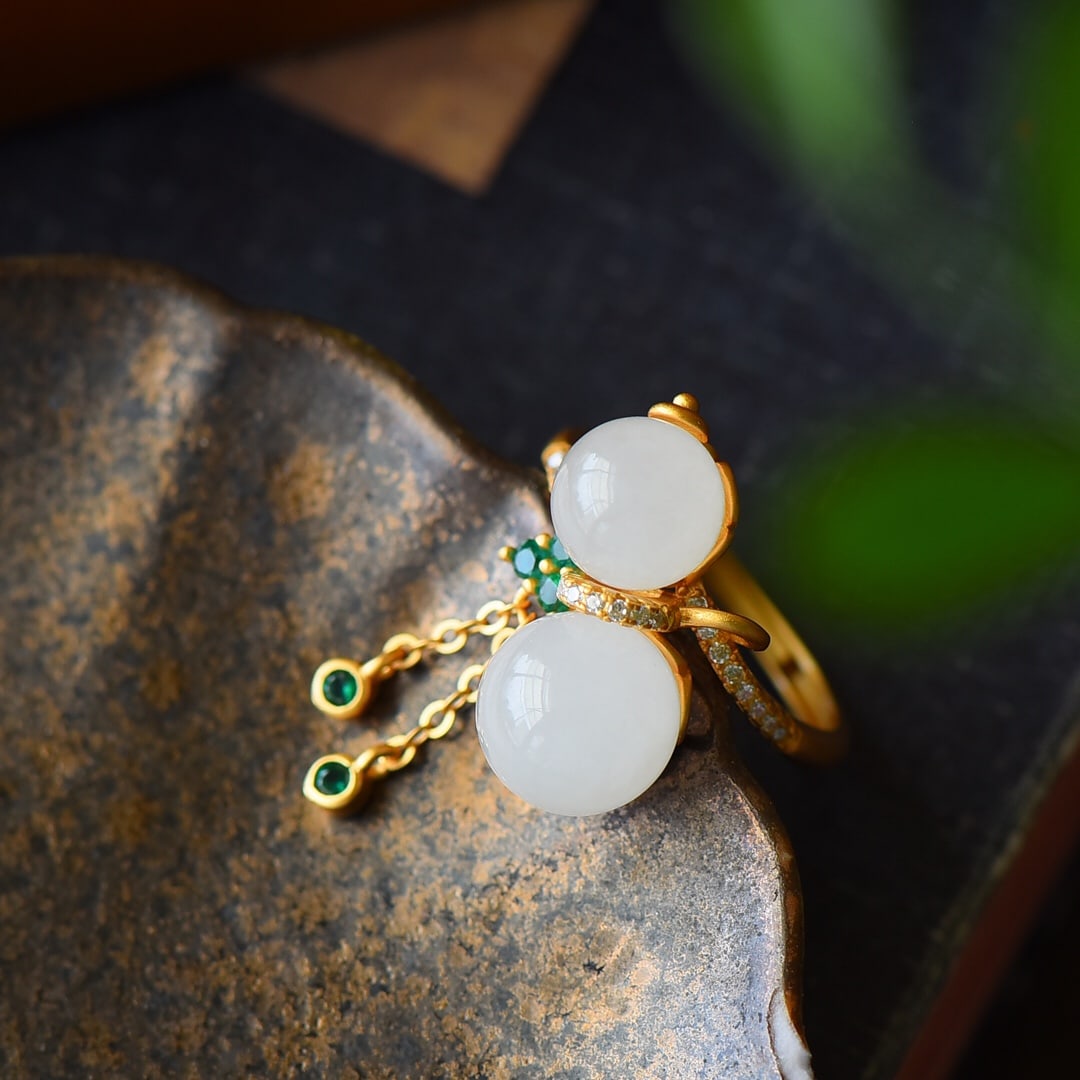 A Pair of Exquisite Sterling Silver-Gold Plated Inlaid White Jade Ring,Inlaid Diamond: A Pair of Exquisite Sterling Silver-Gold Plated Inlaid White Jade Ring,Inlaid Diamond,Size:0.5inx1.1in 