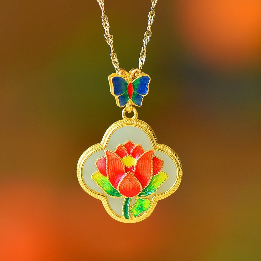 A Set of Fine Sterling Silver-Gold Plated Inlaid White Jade Jewelrys: A Set of Fine Sterling Silver-Gold Plated Inlaid White Jade Jewelrys 一套纯银镀金镶白玉首饰