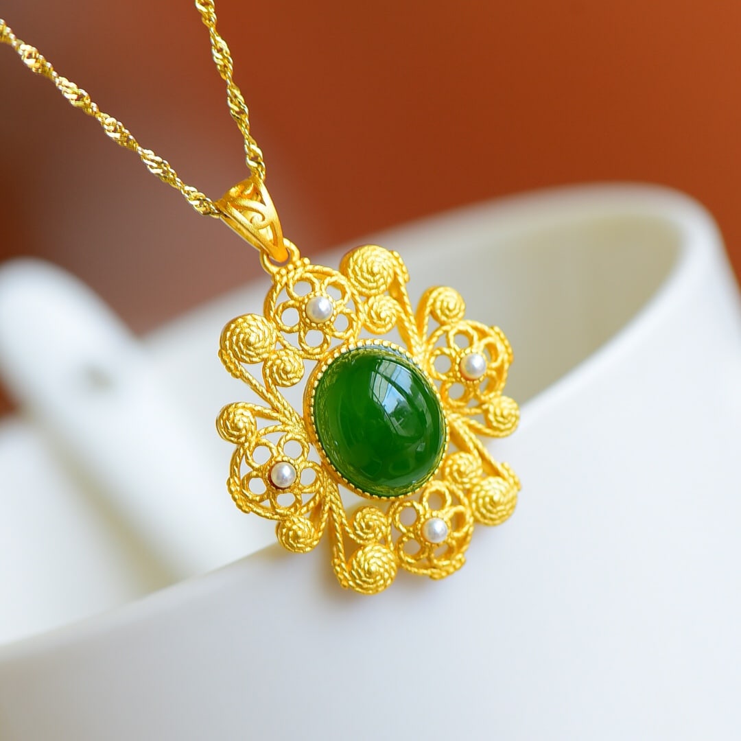 An Exquisite Sterling Silver-Gold Plated Inlaid Jasper Pendant,Inlaid Pearl: An Exquisite Sterling Silver-Gold Plated Inlaid Jasper Pendant,Inlaid Pearl,Size:0.4inx0.4in 纯银镀金镶碧玉项链,嵌珍珠