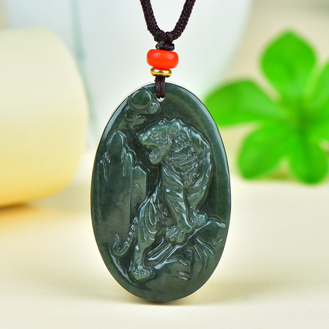 An Exquisite Jasper Tiger Pattern Pendant: An Exquisite Jasper Tiger Pattern Pendant,Size:1.2inx2in 碧玉虎纹挂件