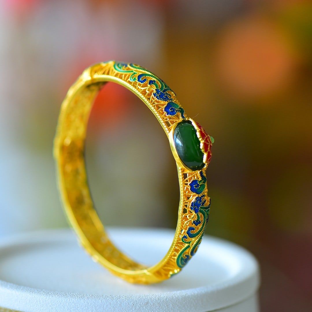 An Exquisite Sterling Silver-Gold Plated Inlaid Jasper Bracelet: An Exquisite Sterling Silver-Gold Plated Inlaid Jasper Bracelet 纯银镀金镶碧玉手镯