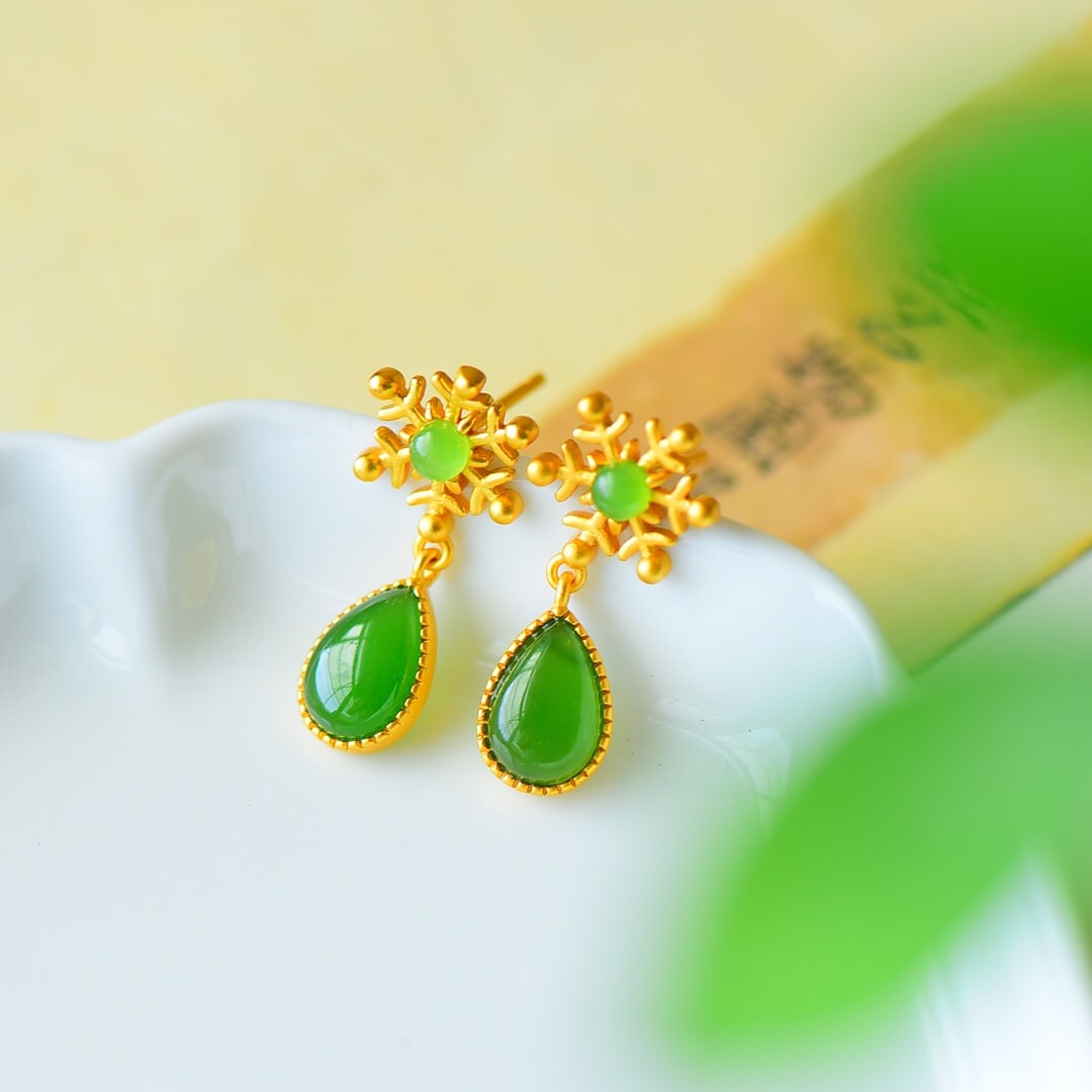 A Pair of Exquisite Sterling Silver-Gold Plated Inlaid Jasper Earrings: A Pair of Exquisite Sterling Silver-Gold Plated Inlaid Jasper Earrings,Size:0.4inx0.9in 一对纯银镀金镶碧玉耳环