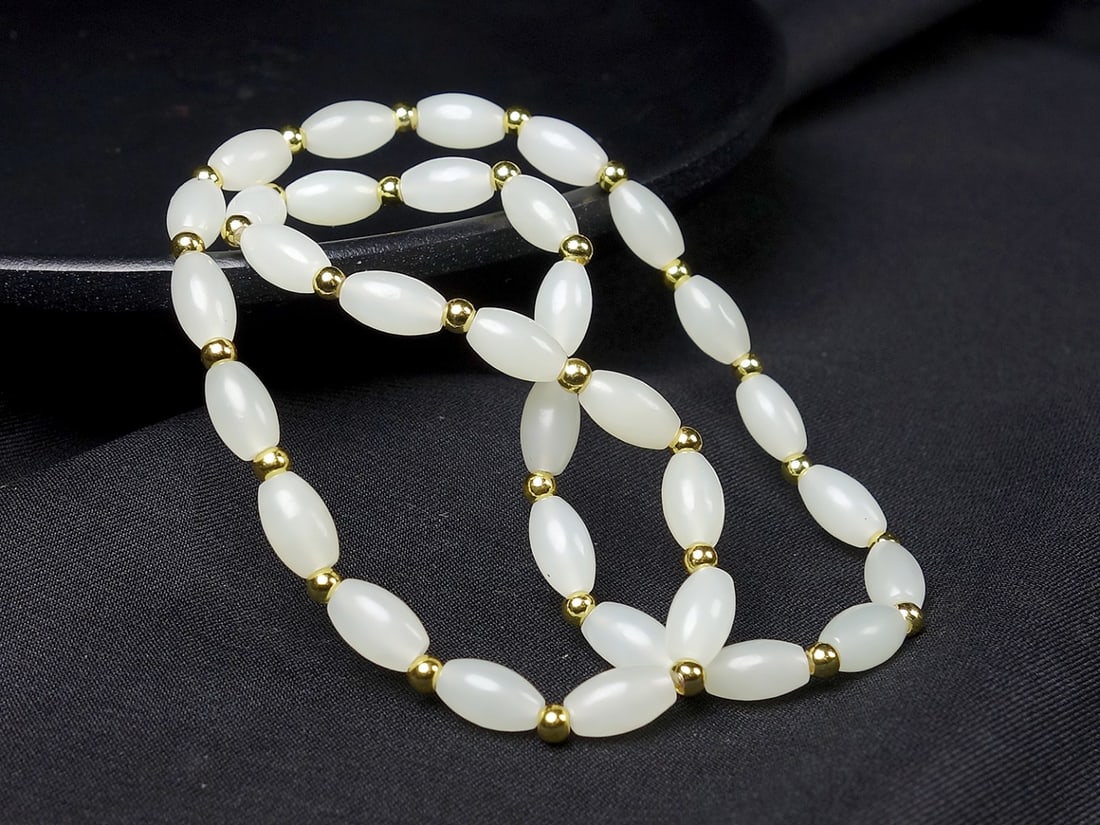 An Exquisite White Jade Bracelets - 2